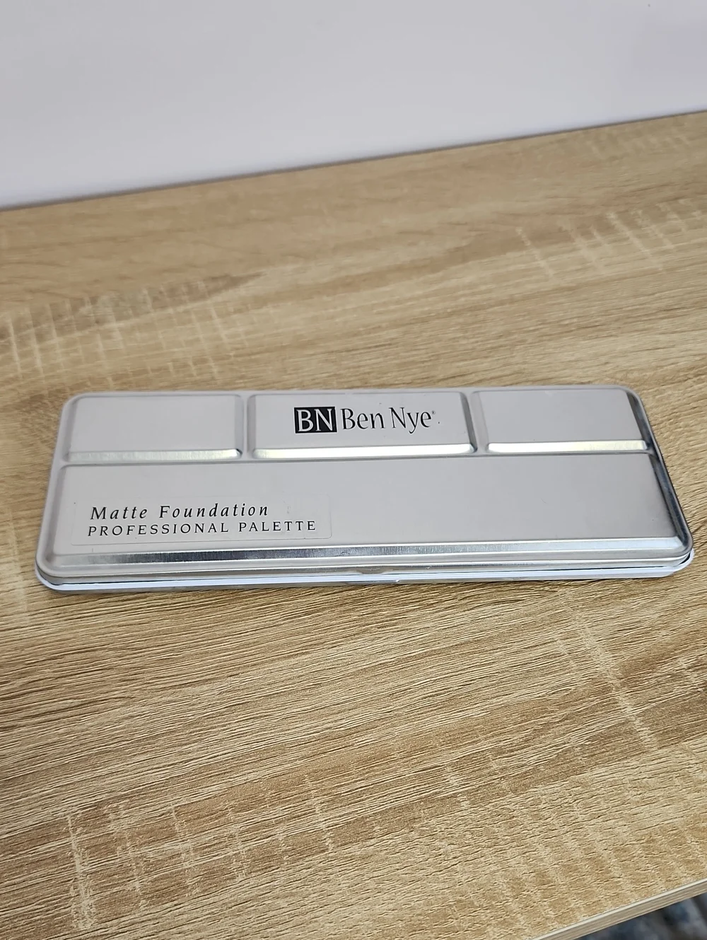 Ben Nye Matte Foundation Palette - Silver Metal Case